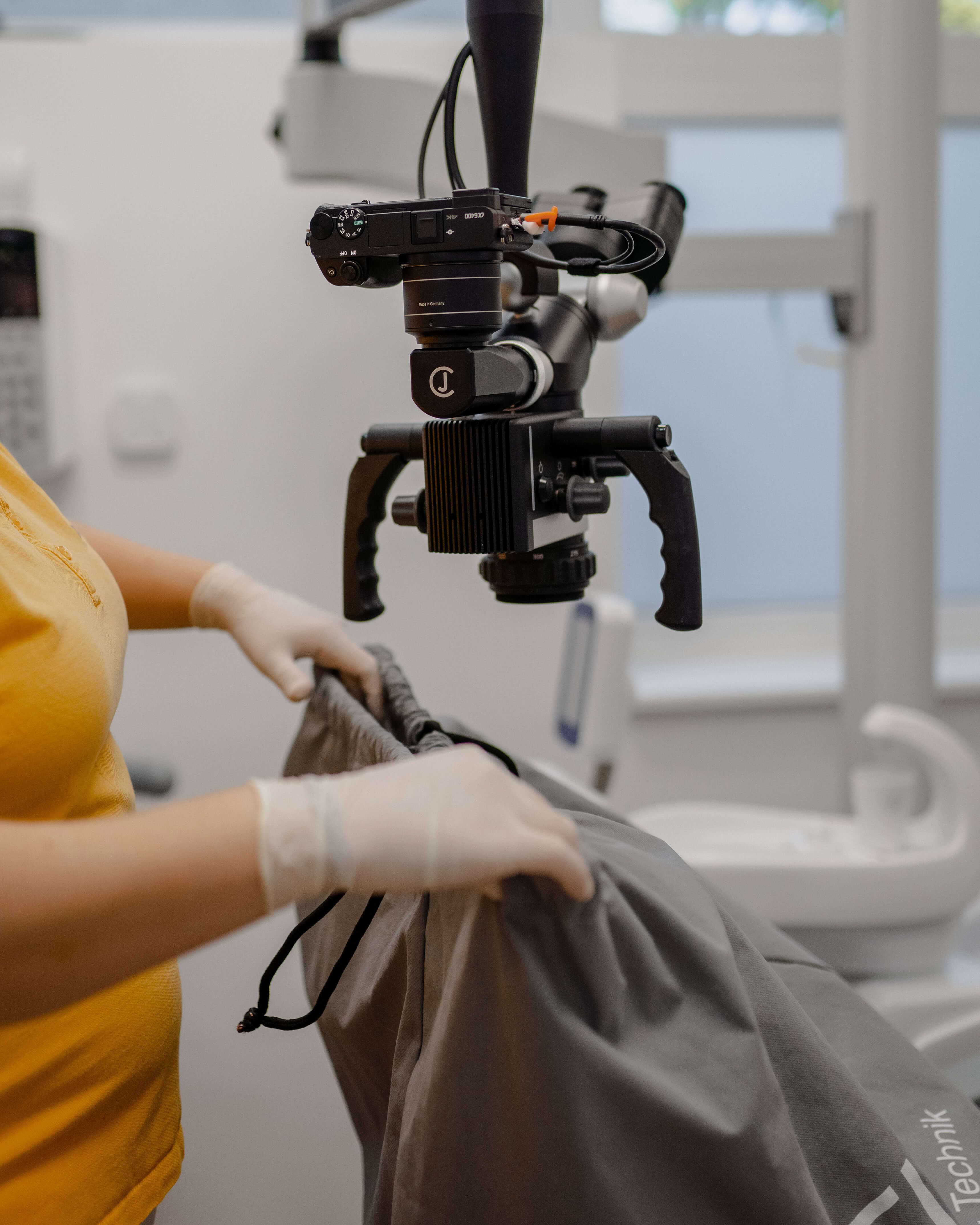 Chirurgische Ausstattung in der Ordination dentalReinisch